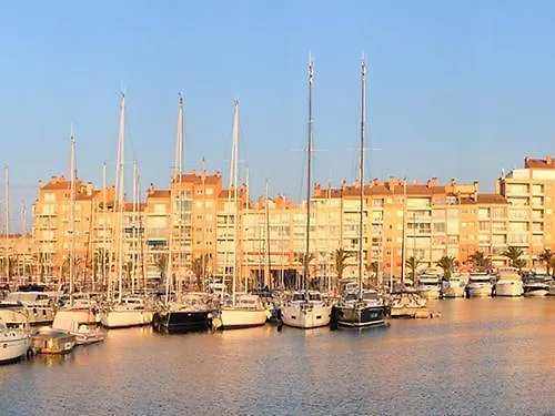 Cocooning Sur Le Port Proche De La Mer